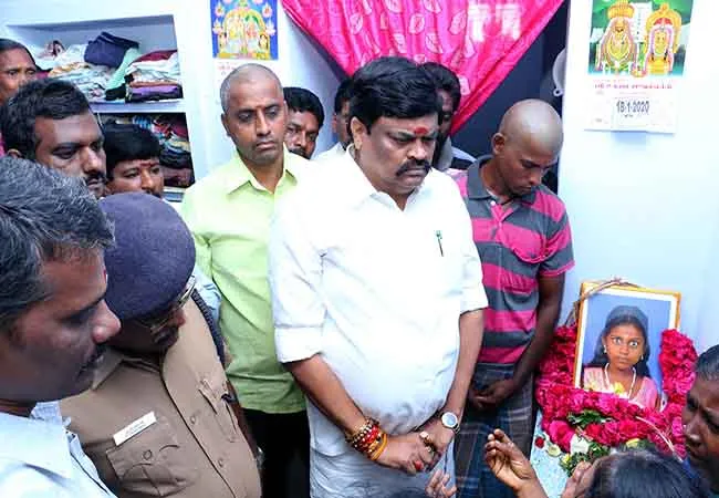 VIRUDHUNAGAR DISTRICT WOMEN CHILD INCIDENT HIS PARENTS MEET IS MINISTER 